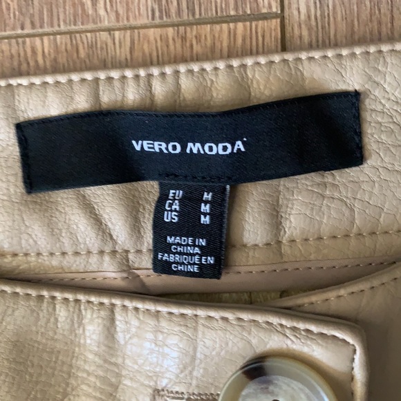 Beautiful Vero Moda faux leather skirt size M - Picture 3 of 8